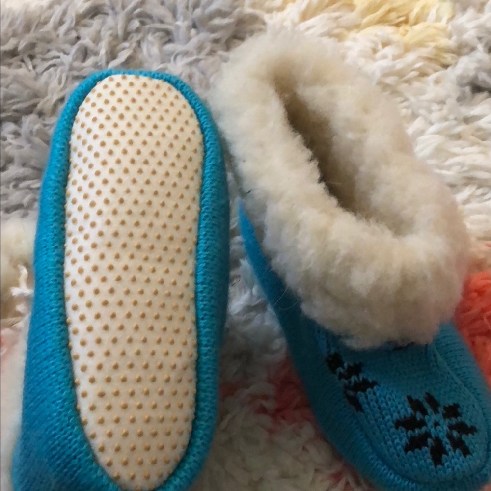 🌸NWOT Toddler House Booties🌸 - Picture 3 of 4